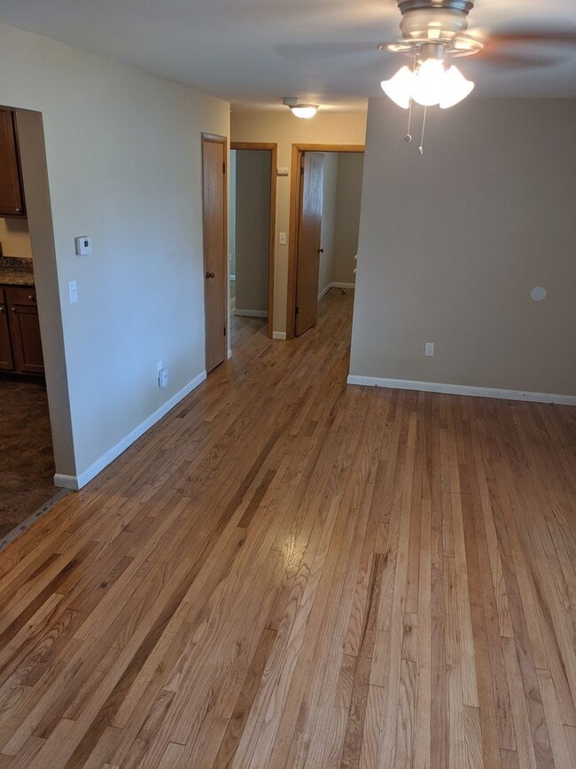 Building Photo - 1807 Lynwood Dr