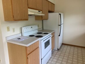 Building Photo - 327 3rd St W