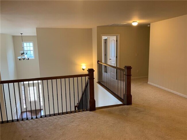 Building Photo - 7750 Stratford Ln