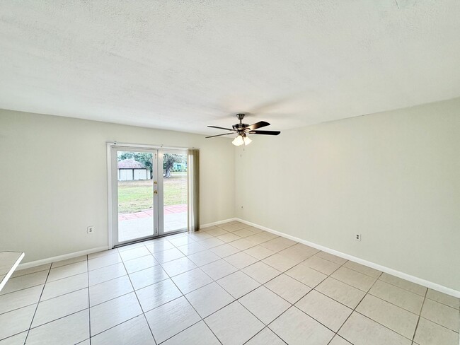 Building Photo - ** BONITA SPRINGS ** 2 BED / 1 BATH ** WEST OF 41 ** PET OK ** ANNUAL RENTAL **