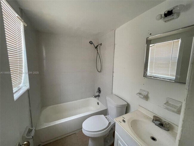 Foto del edificio - 801 N H St