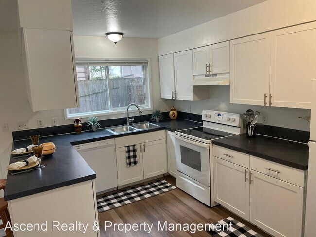 Building Photo - 3 br, 2.5 bath House - 1129 NE 69th Ave