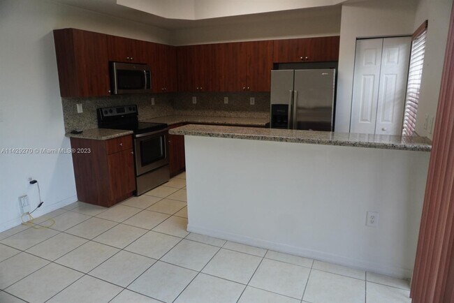 Foto del edificio - 1083 SW 143rd Ave