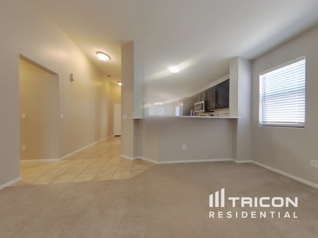 Building Photo - 10821 W Elm Ln