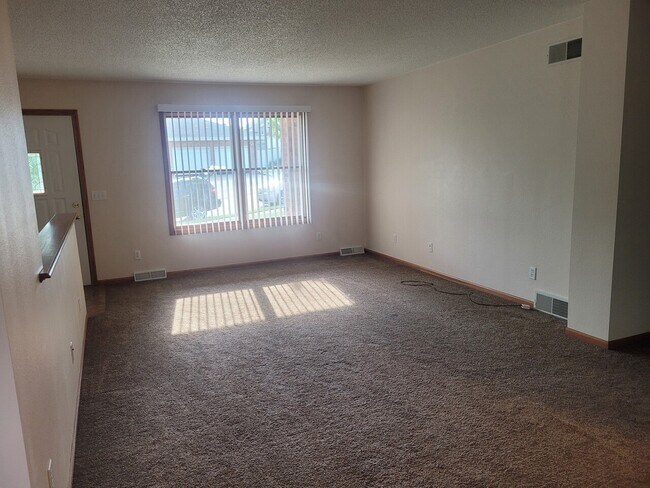 Building Photo - Sunnyslope Dr