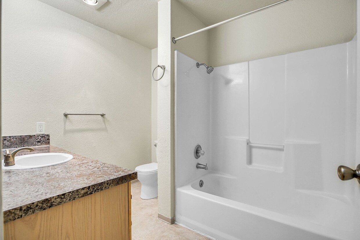 Primary Photo - Parkgrove Apartments