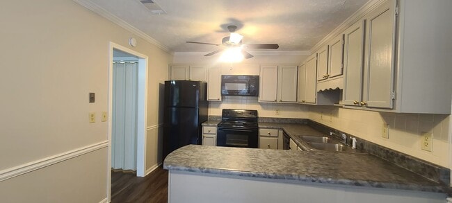 Building Photo - Charming Duplex in Prime Alpharetta Locati...