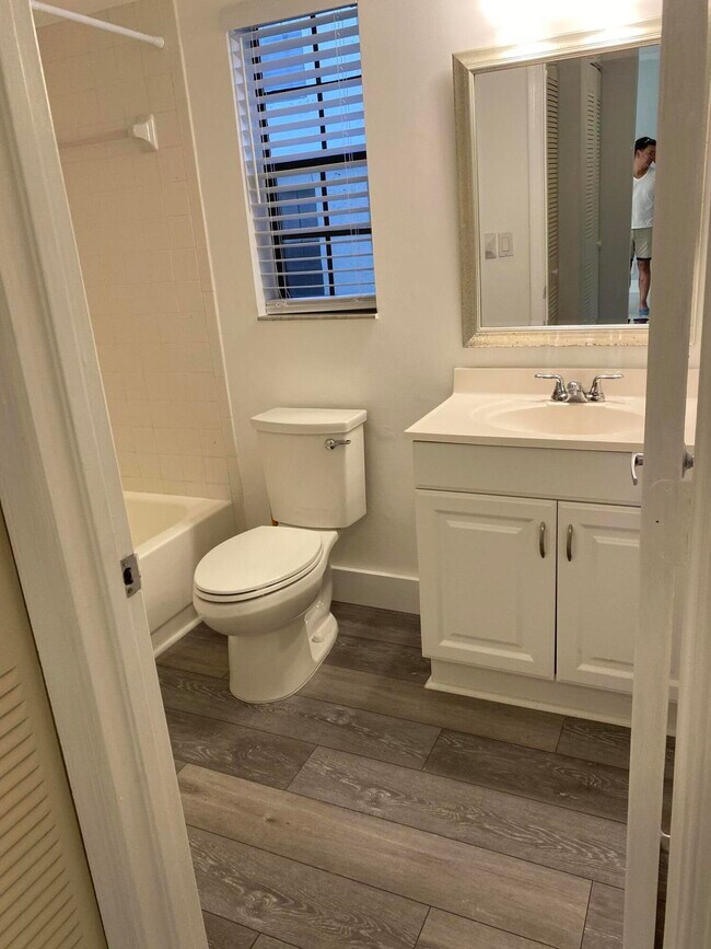 Foto del edificio - 2650 Greenwood Terrace