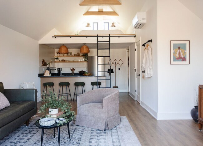 Foto del edificio - 4301 Waterview Cir