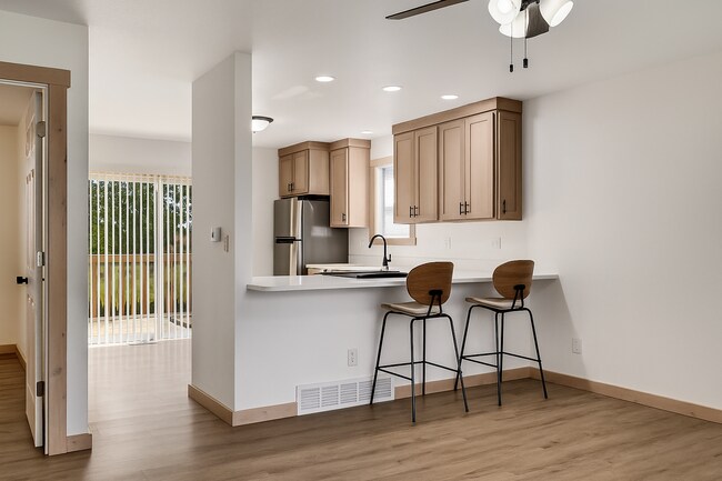 Foto del edificio - Cardinal Ave