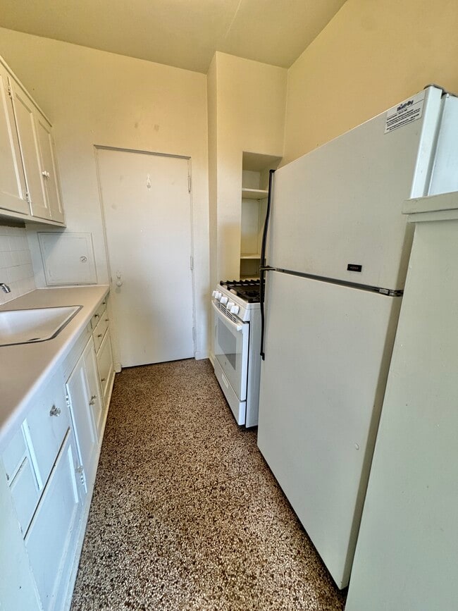 Kitchen - Grace Manor Apartments