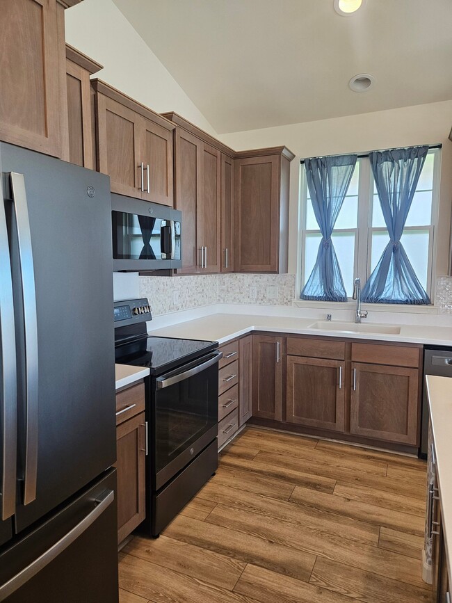 Building Photo - 72 Kupaloke
