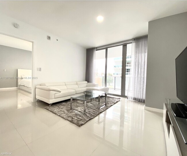 Foto del edificio - 1 br, 1.5 bath Condo - 488 NE 18th St Awes...