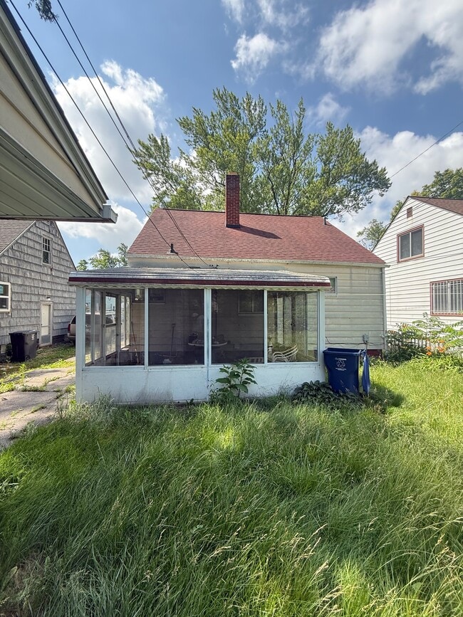 Building Photo - 501 E Marengo Ave