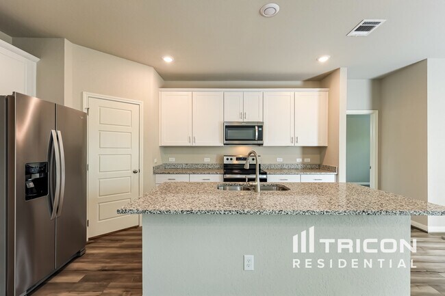 Building Photo - 13555 Paxton Boulevard Saint Hedwig TX