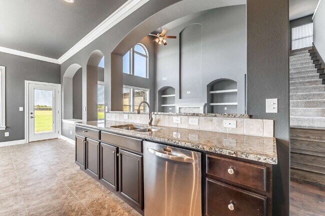 Building Photo - East Fayetteville Home for Rent | Located in gated Waterford subdivision