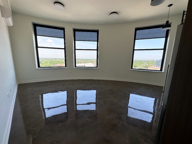 Foto del edificio - 1136 W Lawrence Ave
