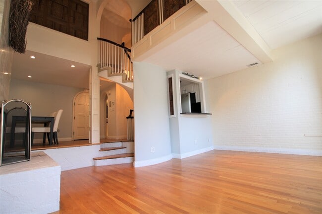 Building Photo - 124 Beacon St