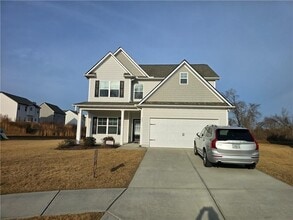 Building Photo - 647 Skye Dr