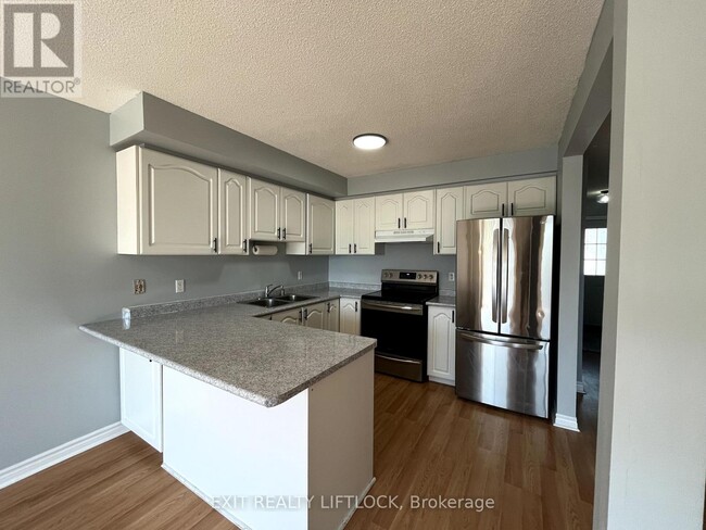 Building Photo - 722 Trailview Dr