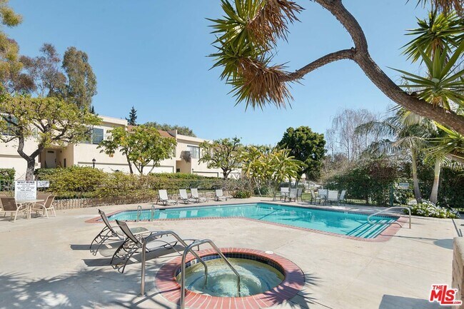 Foto del edificio - 6476 Cavalleri Rd