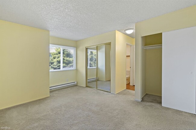 Building Photo - 435 Gateway Dr