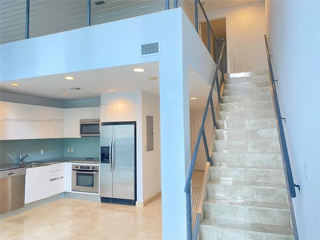 Building Photo - 1060 Brickell Ave