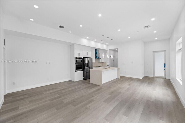 Foto del edificio - 5734 Buchanan St