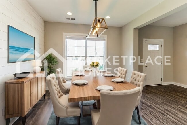 Building Photo - 424 Vining Ct