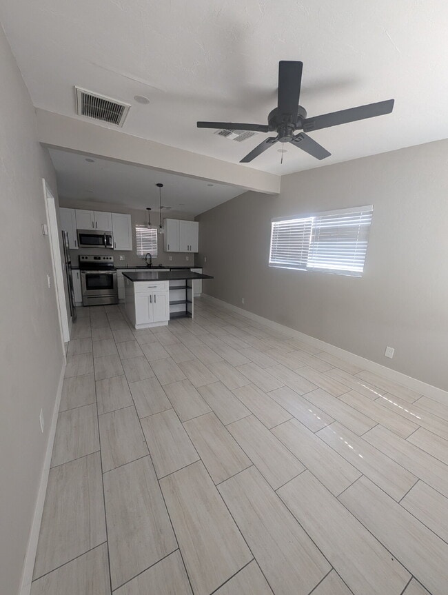 Building Photo - Upgraded one bedroom in central Tucson!