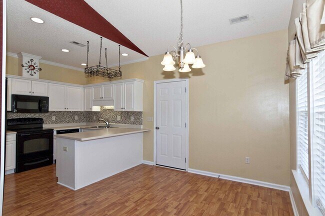 Building Photo - 133 North Palm