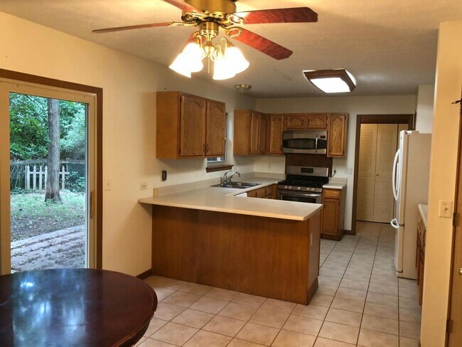 Building Photo - 6520 S 300 E
