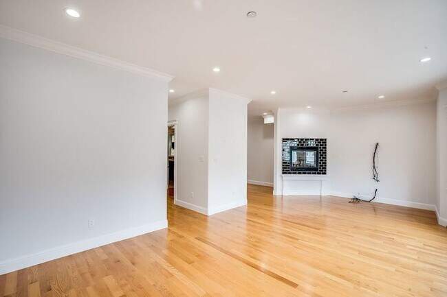 Foto del edificio - Beautifully Updated 4BD/3BA in Quiet Richm...