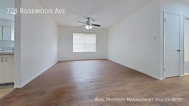 Foto del edificio - 728 Rosewood Ave