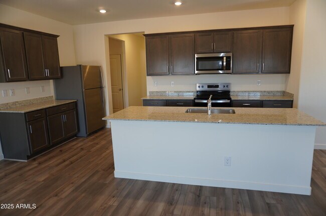 Building Photo - 627 N Crowned Dove Trail