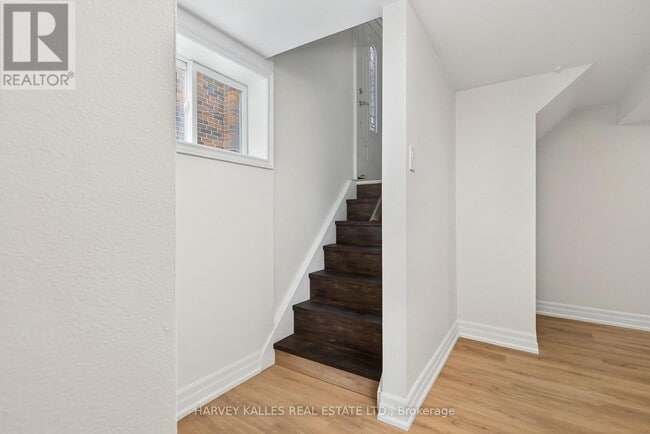 Building Photo - 67 Robinglade Dr