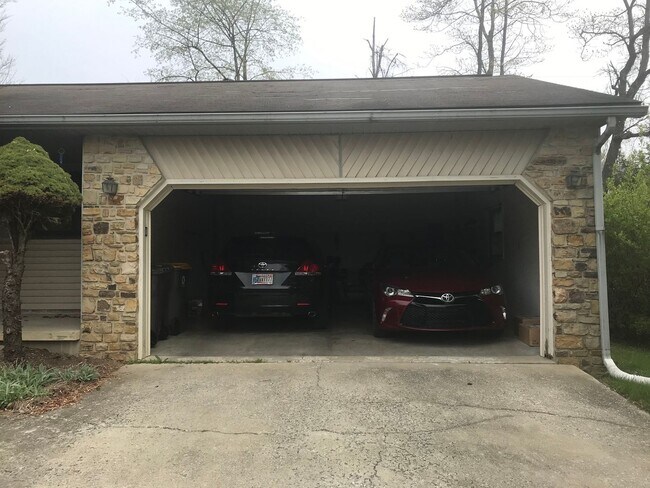 Foto del edificio - 1701 E Thornton Dr