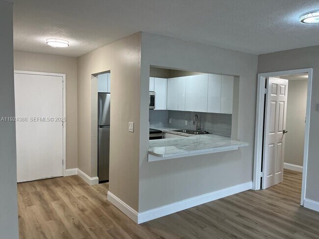 Foto del edificio - 4848 NW 24th Ct