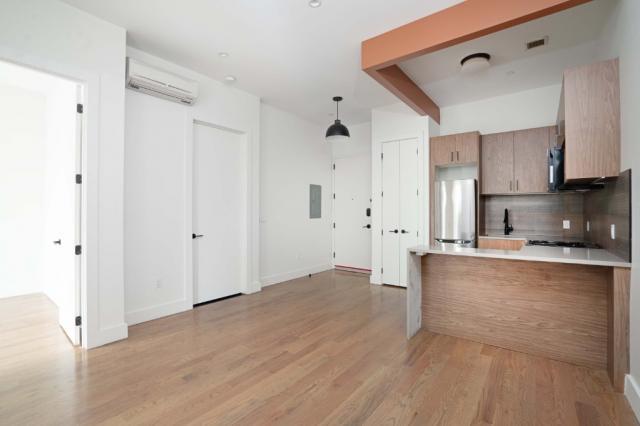 Foto del edificio - 2 bedroom in Bronx NY 10454