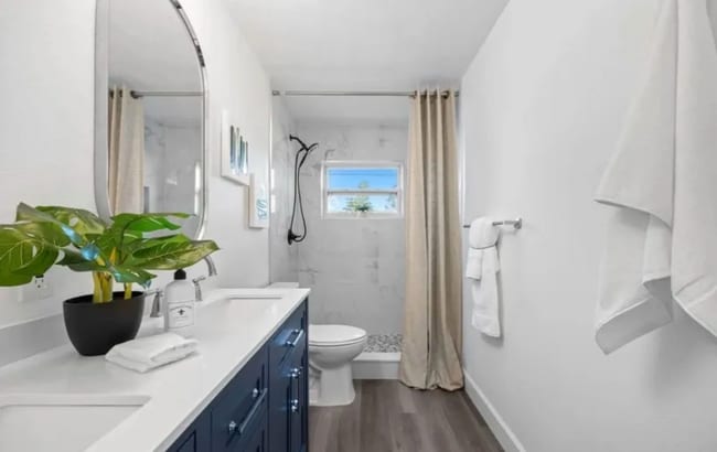 Building Photo - 814 Hall St