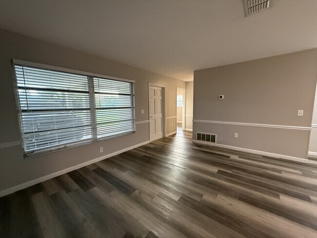 Building Photo - 352 Briarwood Rd