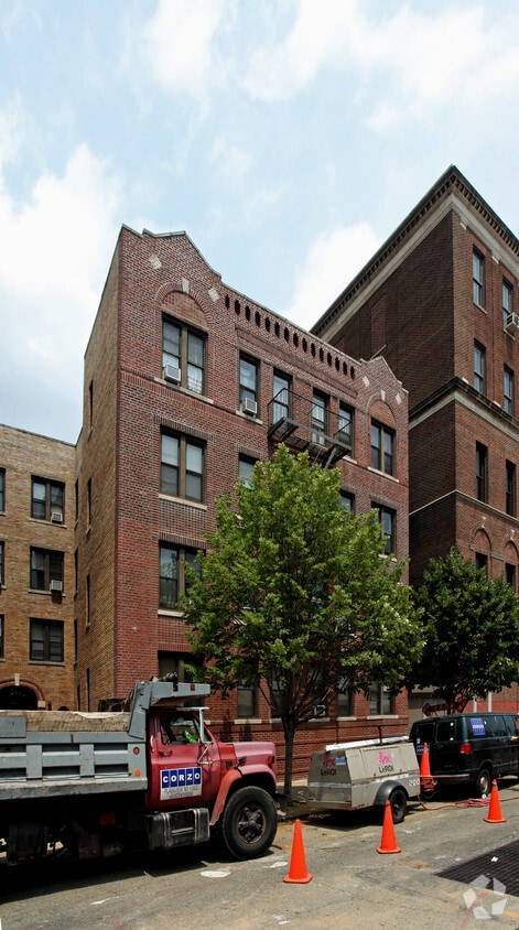 Building Photo - 11-25 46th Rd