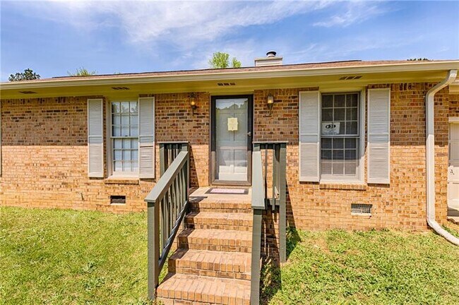 Building Photo - 2938 Powder Springs Rd SW