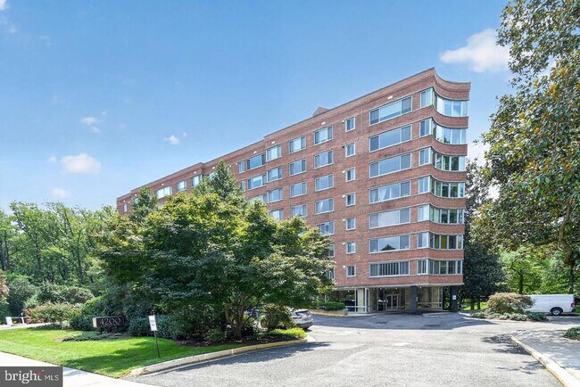 Foto del edificio - 4200 Cathedral Ave NW