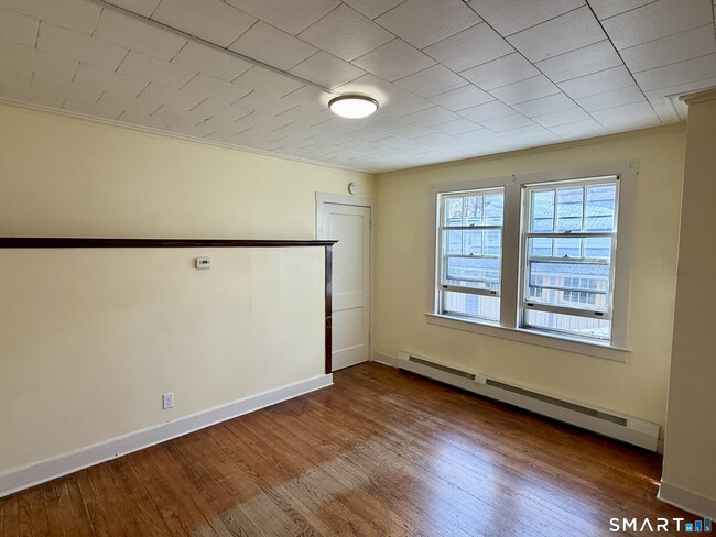 Building Photo - 23 Farnham Ave