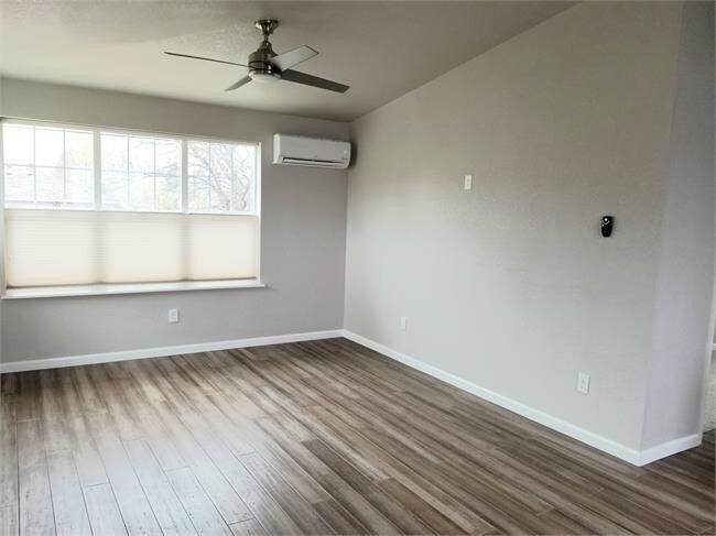 Building Photo - One Bedroom Carriage Home Available in Laf...