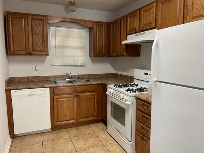 Foto del edificio - Updated in Fairview Addn Near Grand  2/1 with Garage