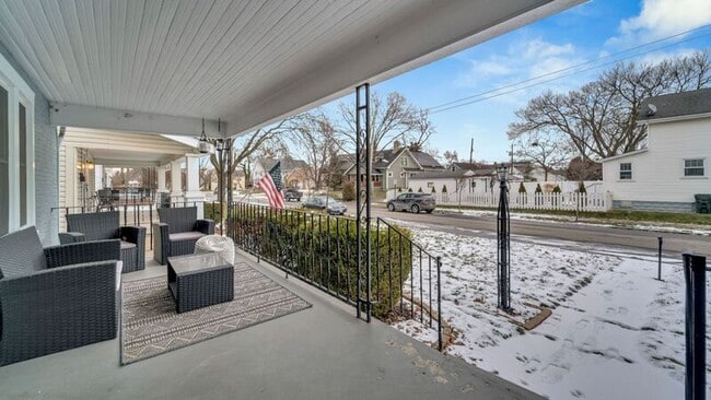 Building Photo - 1549 Meadow Rd
