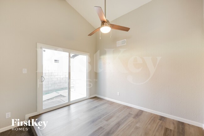 Foto del edificio - 6338 W Purdue Ave