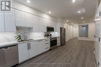 Building Photo - 475 Queen St W